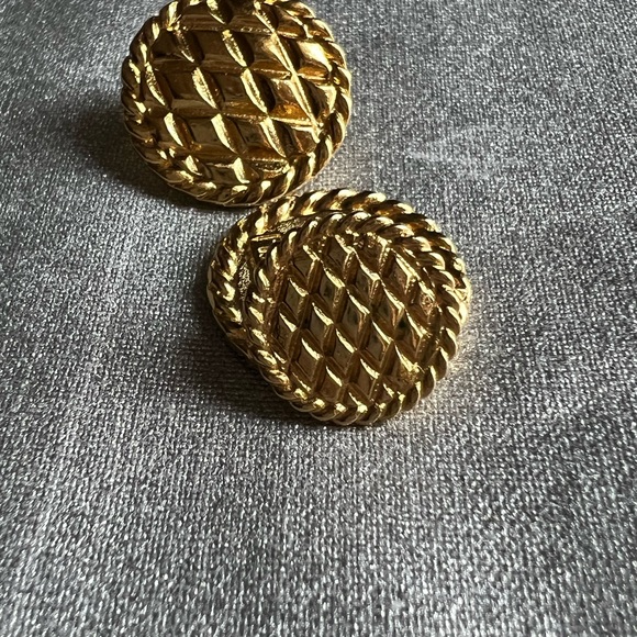 Chanel Gold Round Vintage Cufflinks - Picture 8 of 8